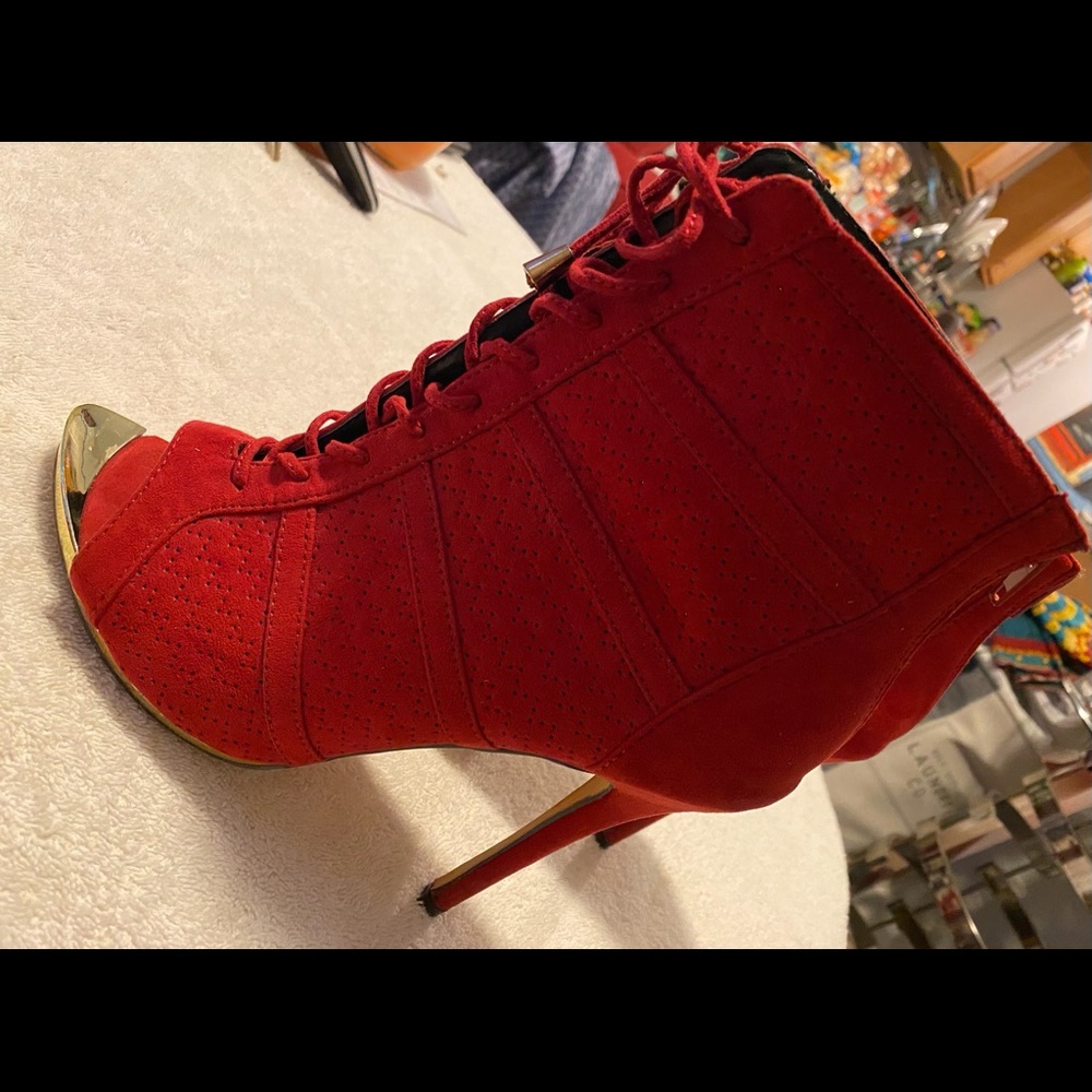 Almost Brand New Super Sexy Ankle Boots By FRH - box 31